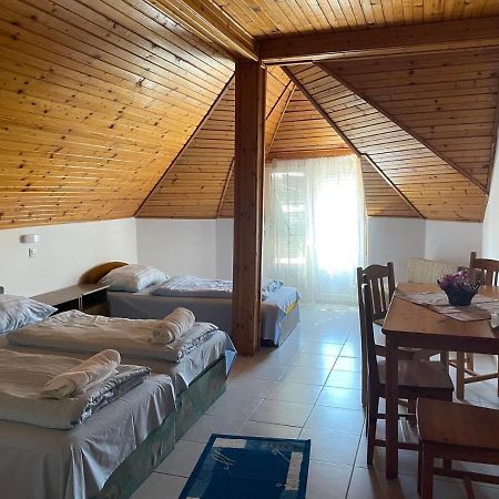 Lelle Centrum Vendeghaz Balatonlelle Bagian luar foto