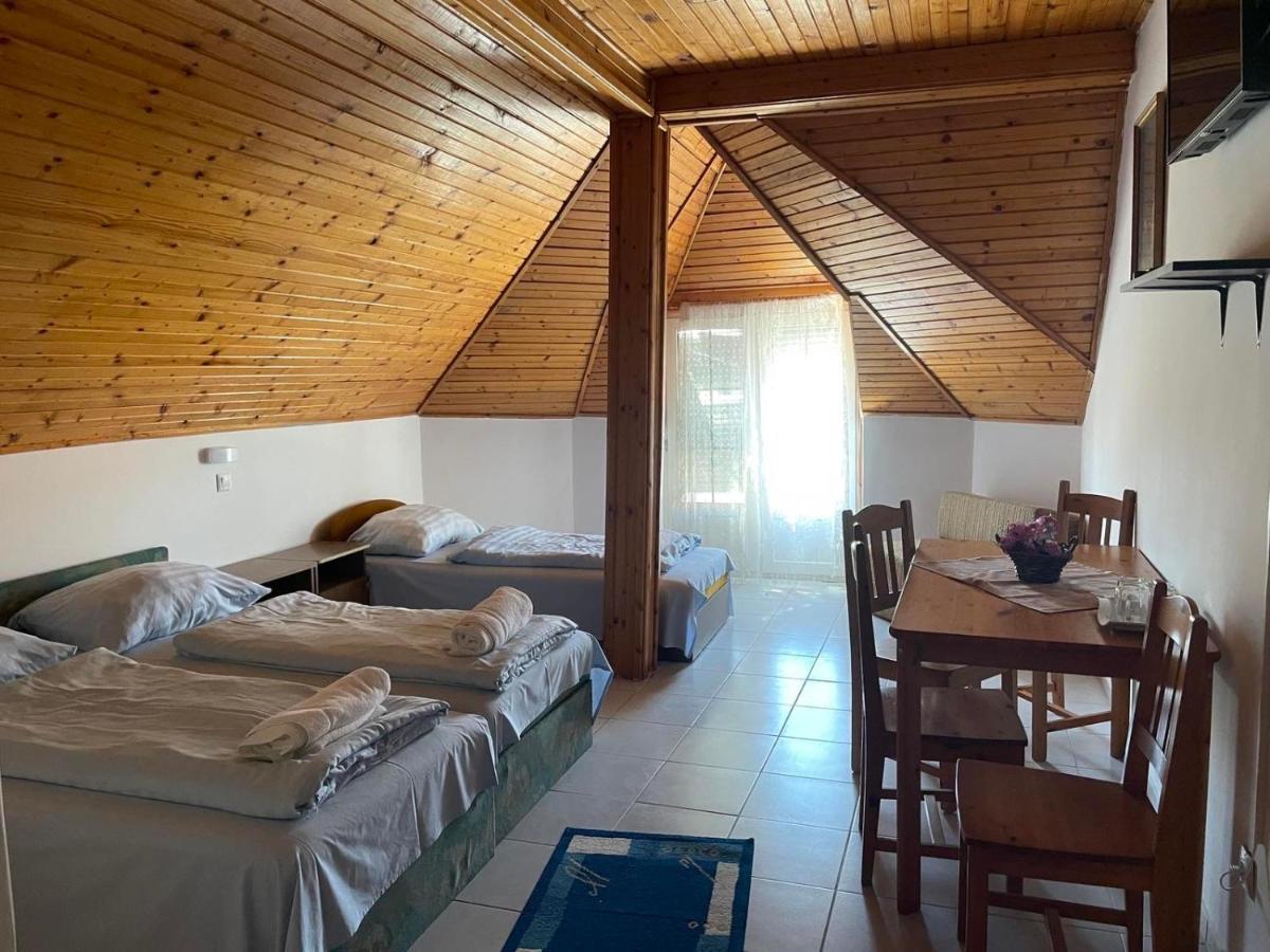 Lelle Centrum Vendeghaz Balatonlelle Bagian luar foto