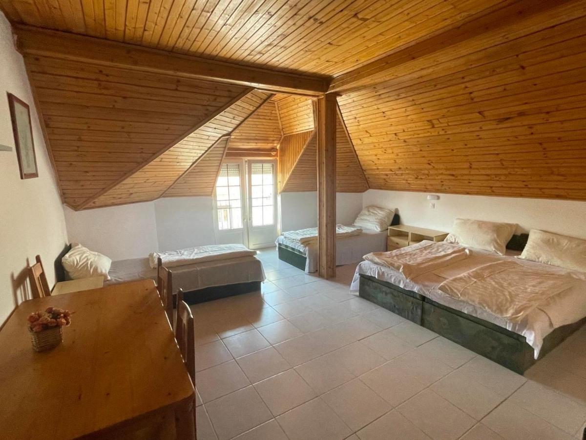 Lelle Centrum Vendeghaz Balatonlelle Bagian luar foto