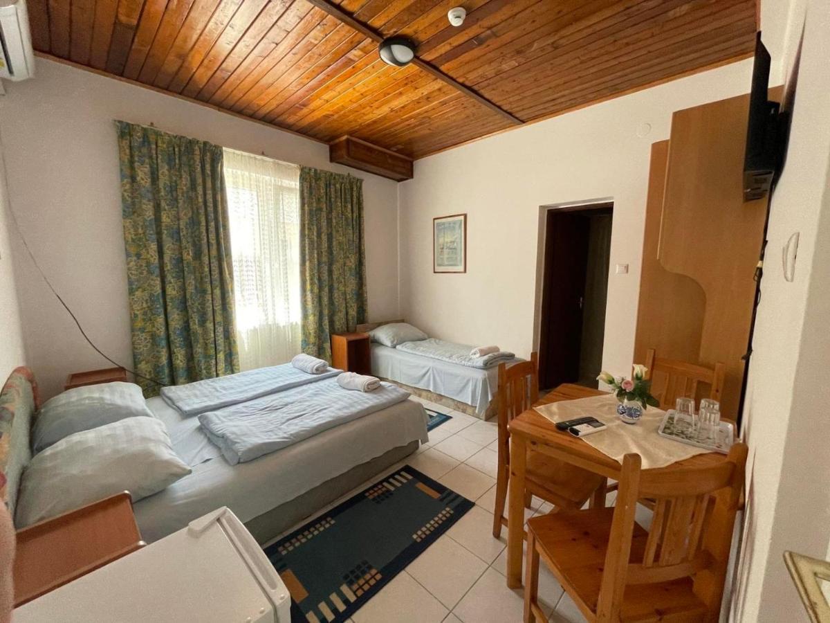 Lelle Centrum Vendeghaz Balatonlelle Bagian luar foto
